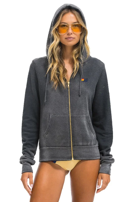 hoodie with sporty and sleek look -ESSENTIAL ZIP HOODIE - FADED SMOKE