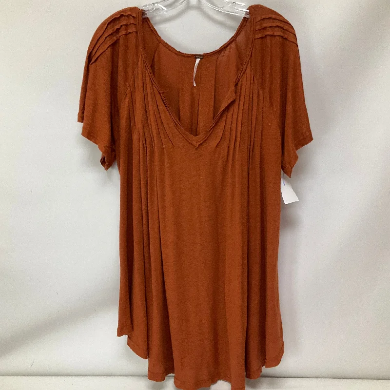 simple short sleeve t-shirt for everyday wear -Top Short Sleeve By Free People In Brown, Size: L