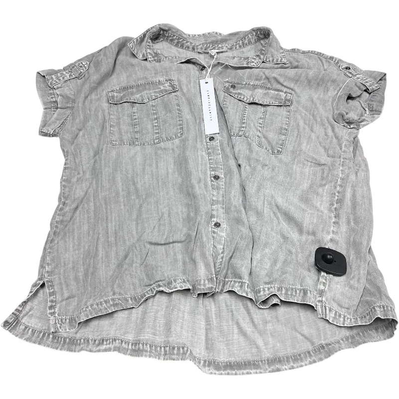 comfortable short sleeve shirt for work -Top Short Sleeve By Jane And Delancey In Grey, Size: L